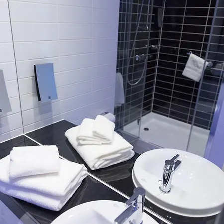 Hotel Express - Est By Ihg