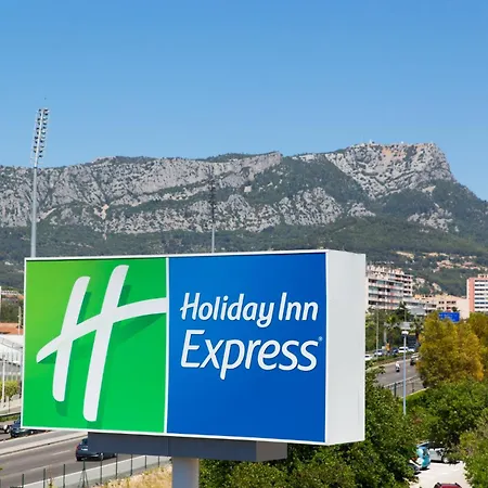 Express - Est By Ihg Hotel 3*