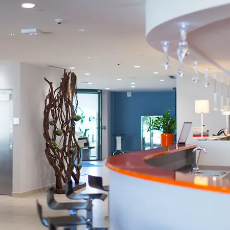 Express - Est By Ihg Hotel Toulon