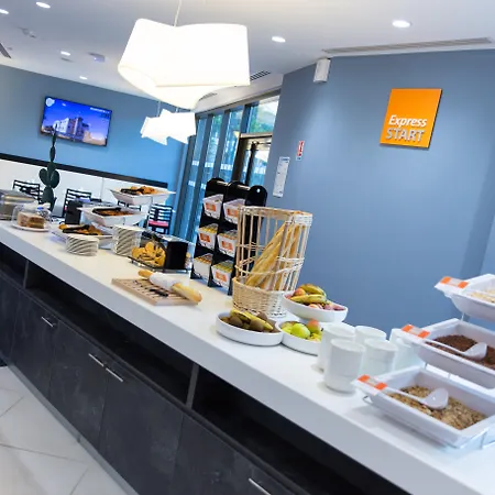 Express - Est By Ihg 3*