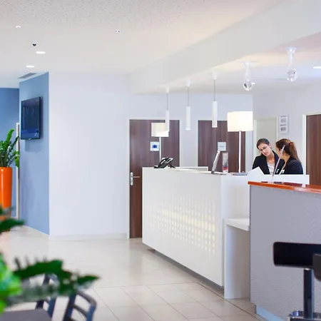 Express - Est By Ihg Hotell 3*