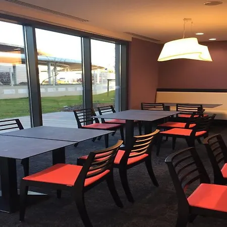 Express - Est By Ihg Hotel 3*