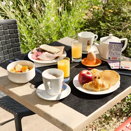 Express - Est By Ihg Hotel 3*