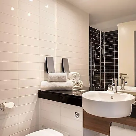 Express - Est By Ihg