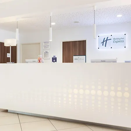 호텔 Express - Est By Ihg 3*