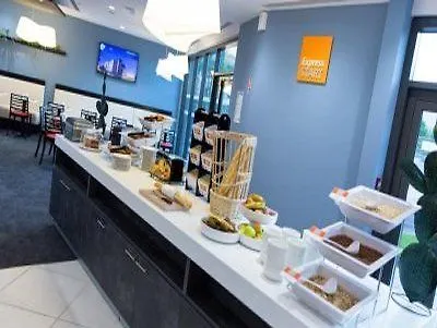 Hotel Express - Est By Ihg