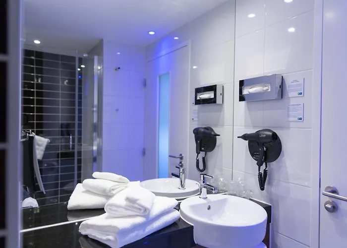Hotel Express - Est By Ihg