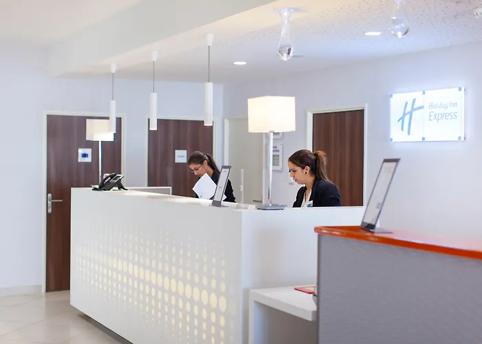 Hotel Express - Est By Ihg