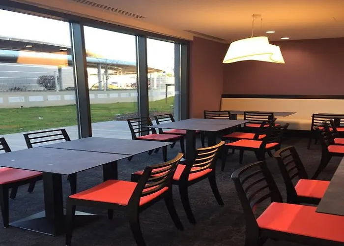 Express - Est By Ihg Hotel 3*