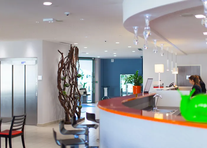 Express - Est By Ihg 3*