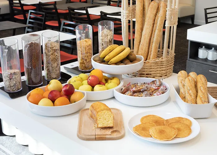 Express - Est By Ihg Hotel 3*