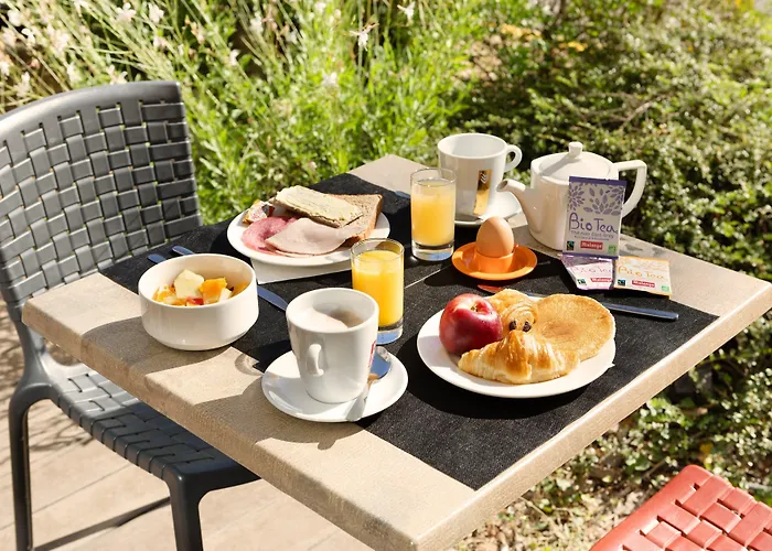 Express - Est By Ihg Hotel 3*